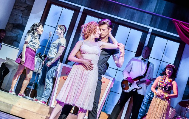 dirty-dancing-ostend-1-katie-hartland-as-baby-and-lewis-griffith-as-johnny-and-ensemble-cdreamteam-pics