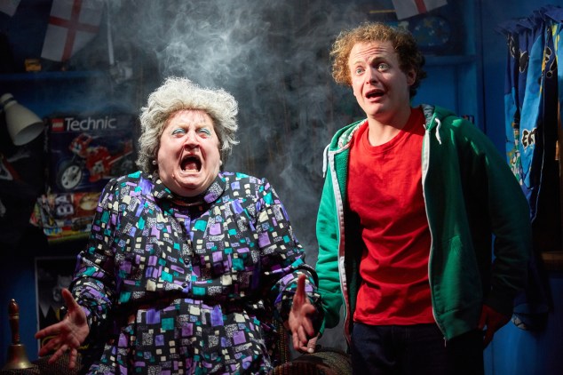 georges-marvellous-medicine-by-birmingham-stage-company-photo-by-mark-douet-_80a8824